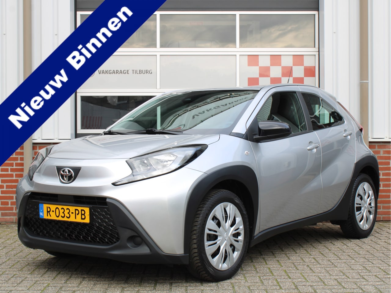 Toyota Aygo X - 1.0 VVT-i MT Play /ACC/Carplay/Camera/Bluetooth/DAB+/Lane assist/ISOFIX/NAP! 1e eig! - AutoWereld.nl