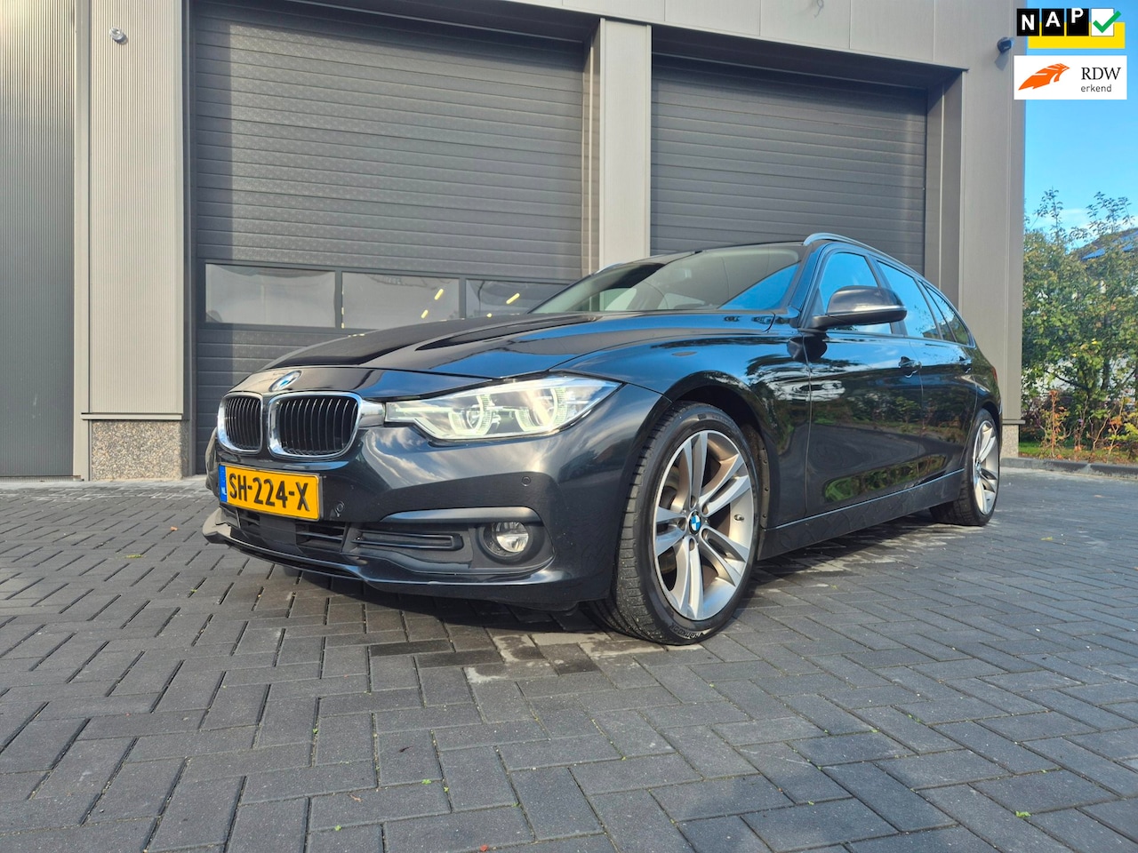 BMW 3-serie Touring - 320d EDE Corporate Lease High Executive Leder - AutoWereld.nl