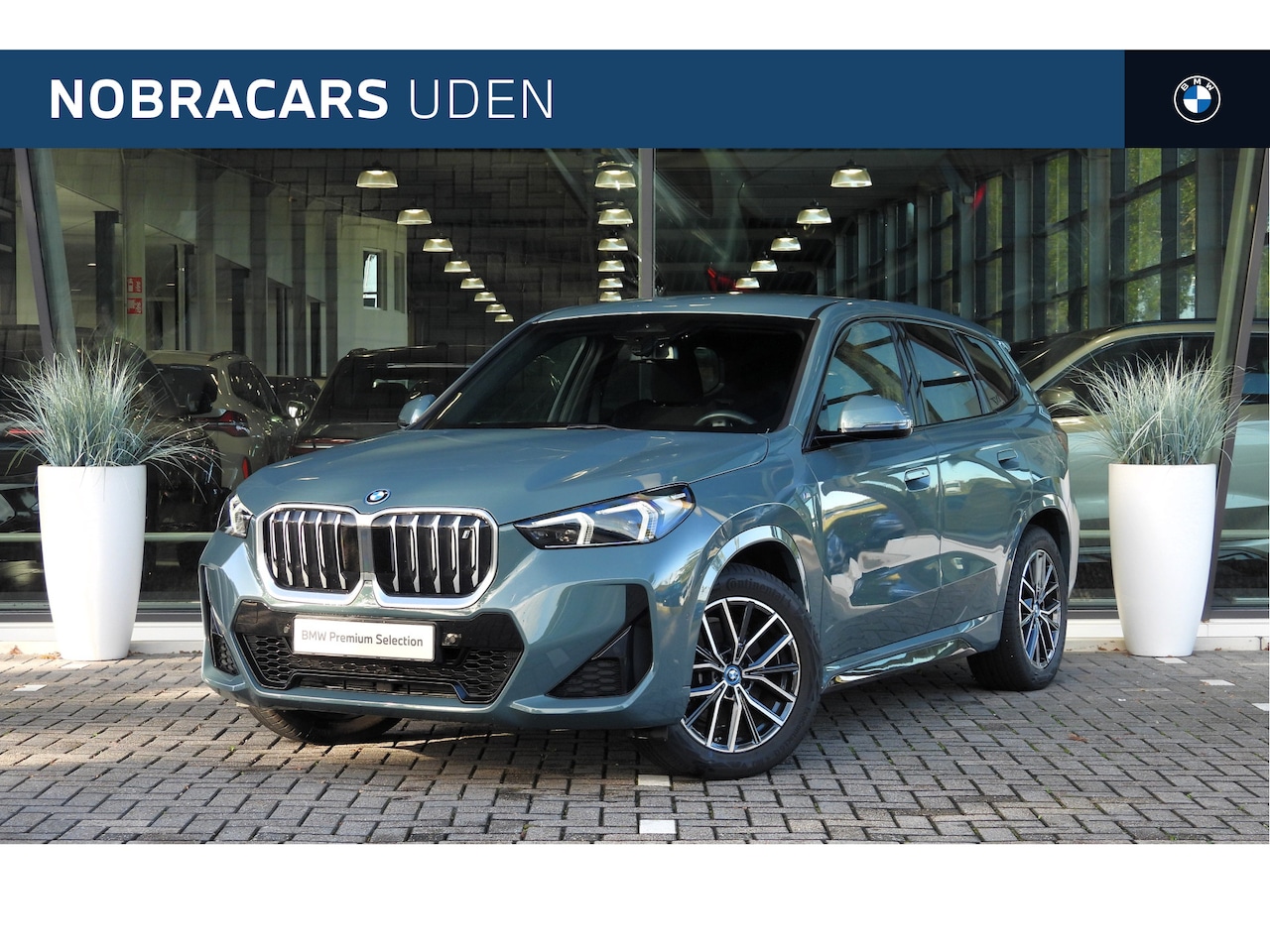 BMW iX1 - xDrive30 M Sport / Sportstoelen / Comfort Access / Achteruitrijcamera / Adaptieve LED / St - AutoWereld.nl