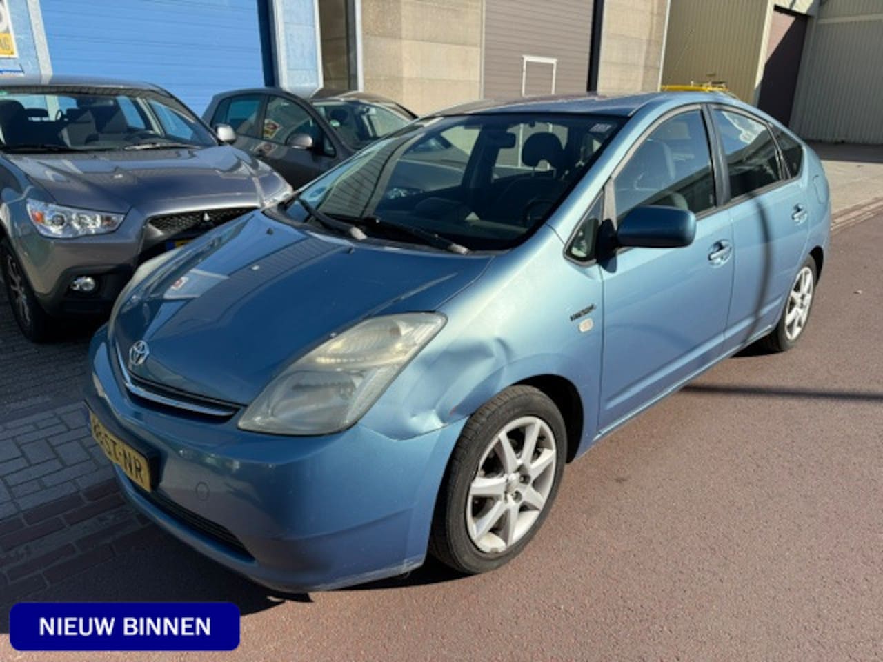 Toyota Prius - 1.5 VVT-i Comfort 2006 niet mooi, wel goed. EXPORT. Schades rondom. NAP + Boekjes zijn aan - AutoWereld.nl