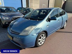 Toyota Prius - 1.5 VVTi Comfort 2006 niet mooi wel goed EXPORT Schades rondom. NAP + Boekjes zijn aanwezi