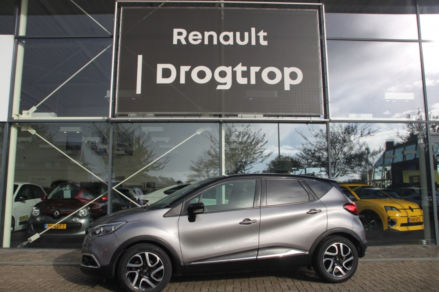 Renault Captur - 120PK-DYNAMIQUE-AUTOM-73DKM-NAVI-CLIMA-CAMERA-TREKH- - AutoWereld.nl