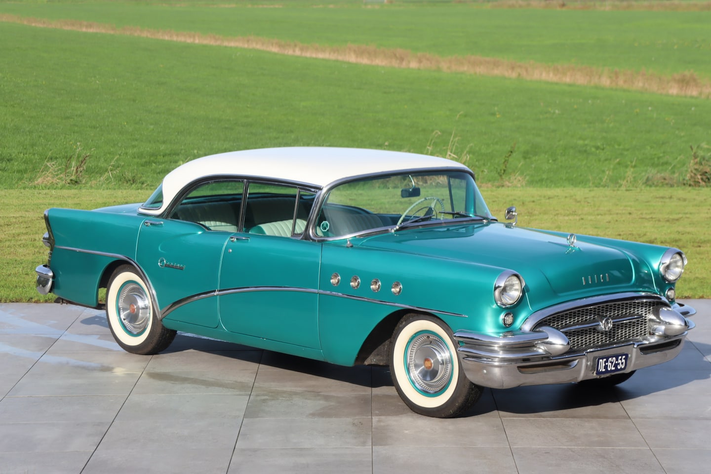 Buick Century - Riviera 4-Door Model 46-39 - AutoWereld.nl