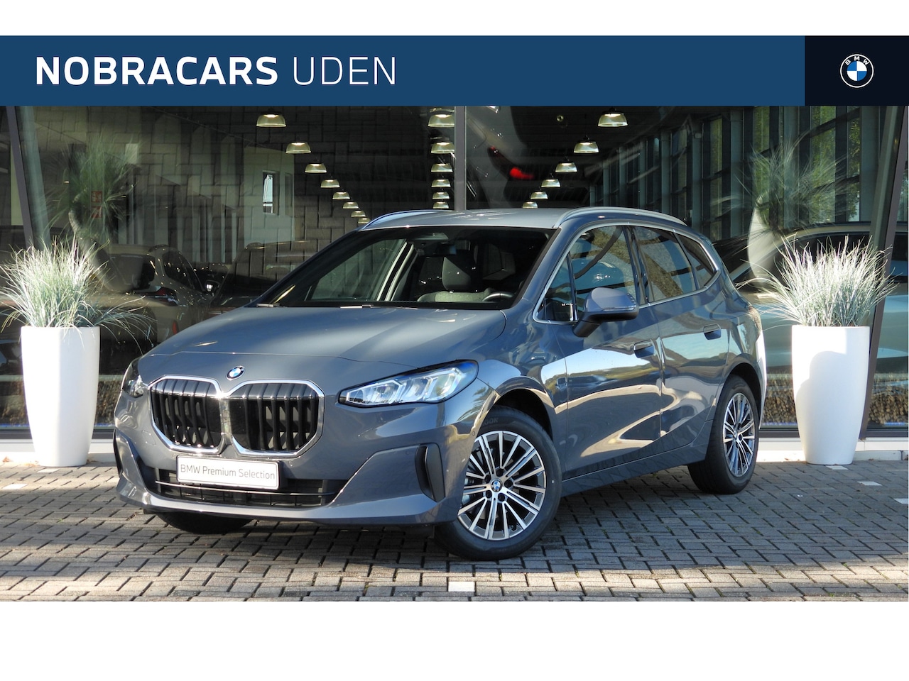 BMW 2-serie Active Tourer - 220i Automaat / Sportstoelen / Achteruitrijcamera / Widescreen Display - AutoWereld.nl