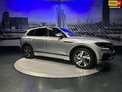 Volkswagen Touareg - 3.0 TSi eHybrid 4MOTION Atmosphere *Luchtvering*Trekhaak*Pano