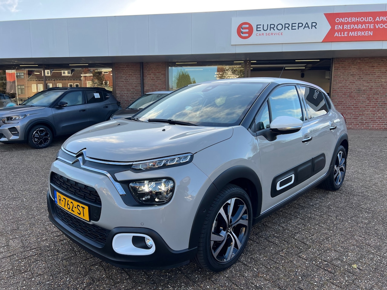 Citroën C3 - 1.2 PureTech Shine Navi-Camera-Trekhaak-Keyless - AutoWereld.nl