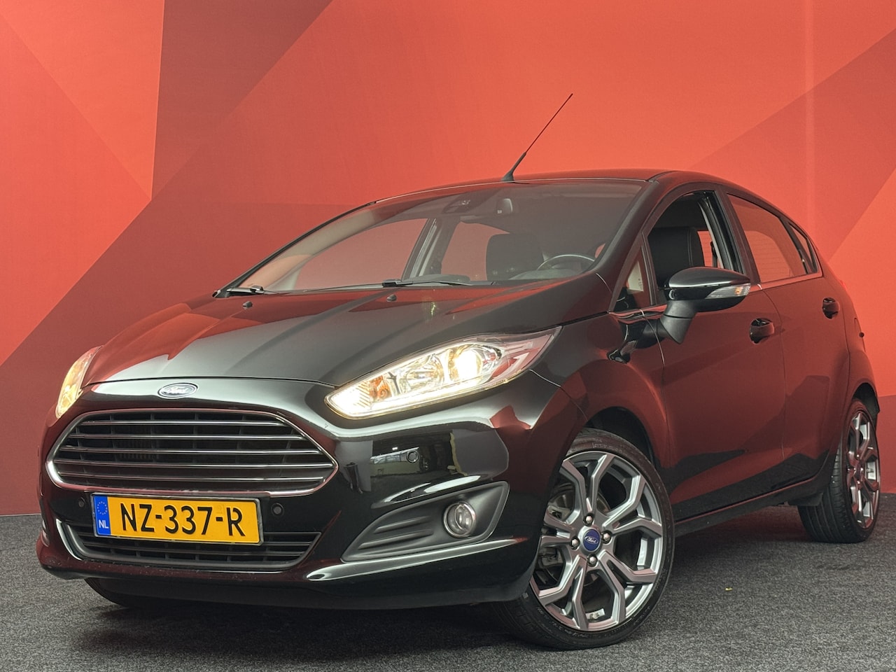 Ford Fiesta - 1.0 EcoBoost Titanium | Nieuw Binnen! | Dist. vv | Cruise | Clima - AutoWereld.nl