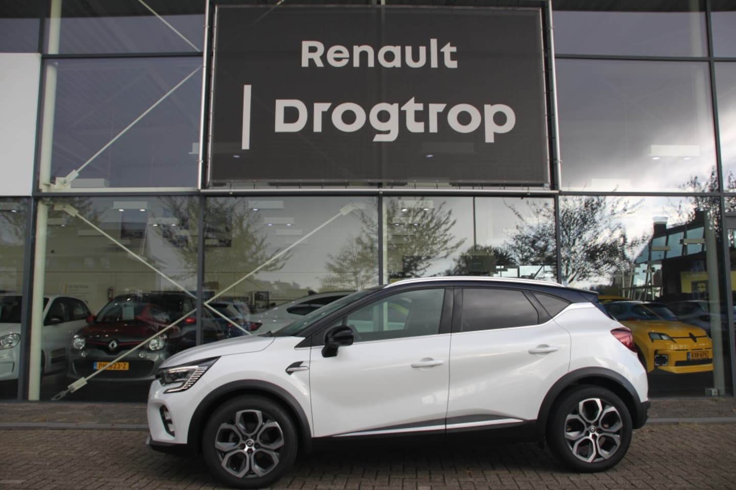 Renault Captur - 140PK-INTENS-AUTOM-53DKM-NAVI-CRUISE-CAMERA-TREKHAAK- - AutoWereld.nl