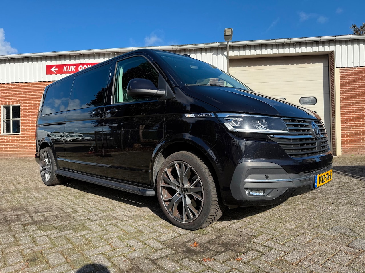 Volkswagen Transporter - 2.0 TDI L2H1 30 Bulli 204PK DSG leer Dubbel cabine - AutoWereld.nl