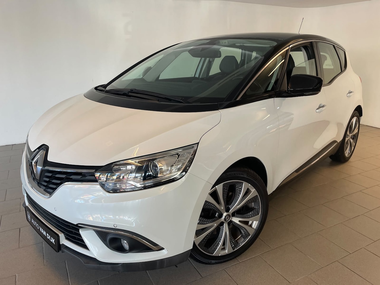 Renault Scénic - 1.3 TCe Bose AUTOMAAT AIRCO NAVI VELGEN PDC ELEK RAMEN CENT VERG TREKHAAK KEURIGE AUTO - AutoWereld.nl