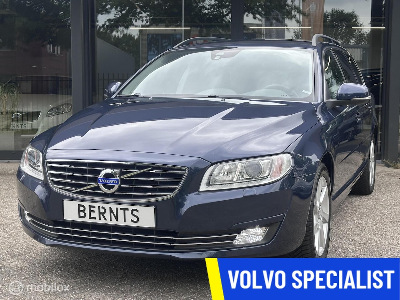 Volvo V70 - T4 Momentum|Automaat|Standkachel|Trekhaak|Leder|Navi| - AutoWereld.nl
