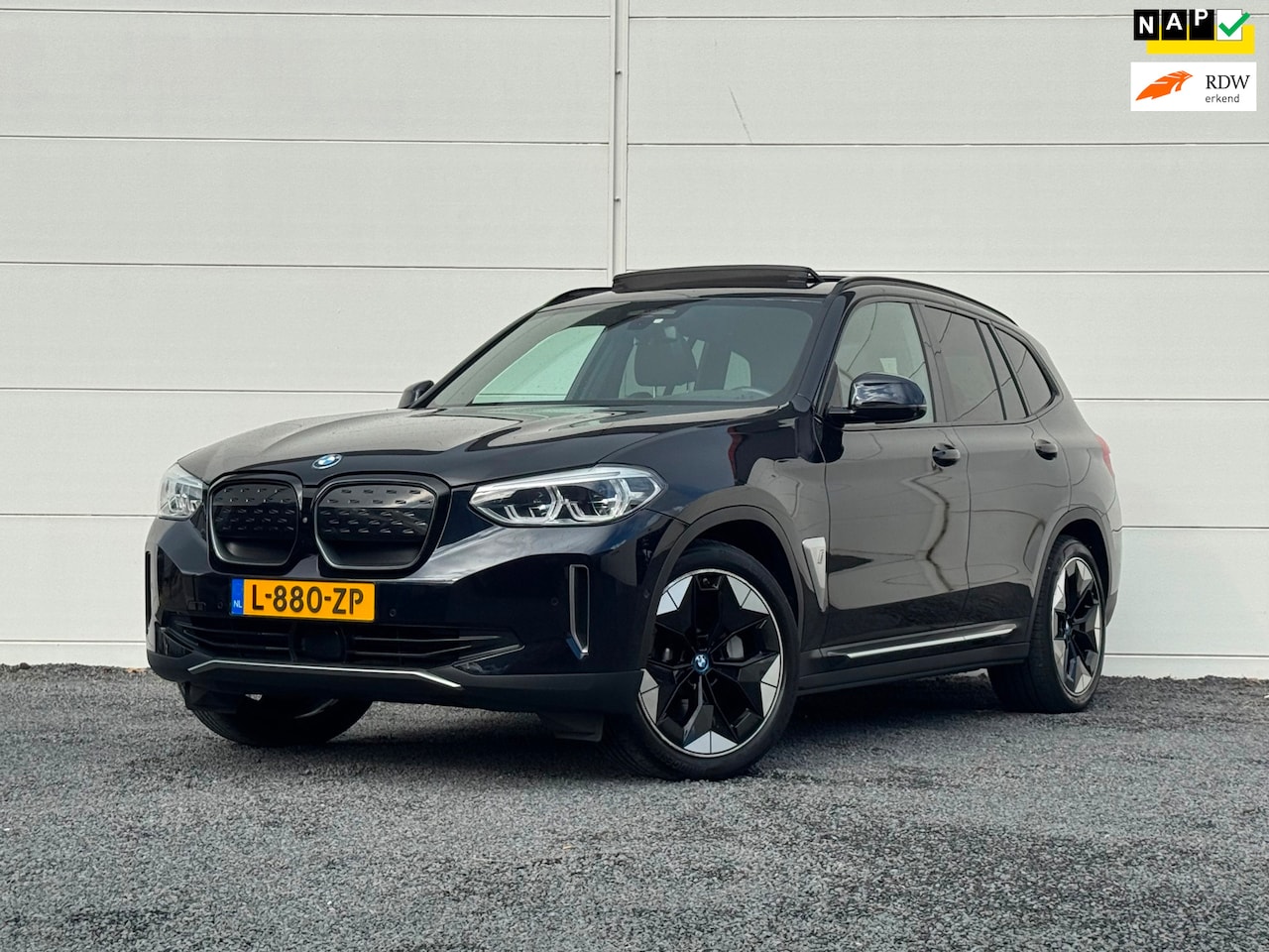BMW iX3 - High Exe 80kWh Org NL Pano Head up HK SOH 98,3% Apple 360 Cam Mem seats Dodehoek detectie - AutoWereld.nl