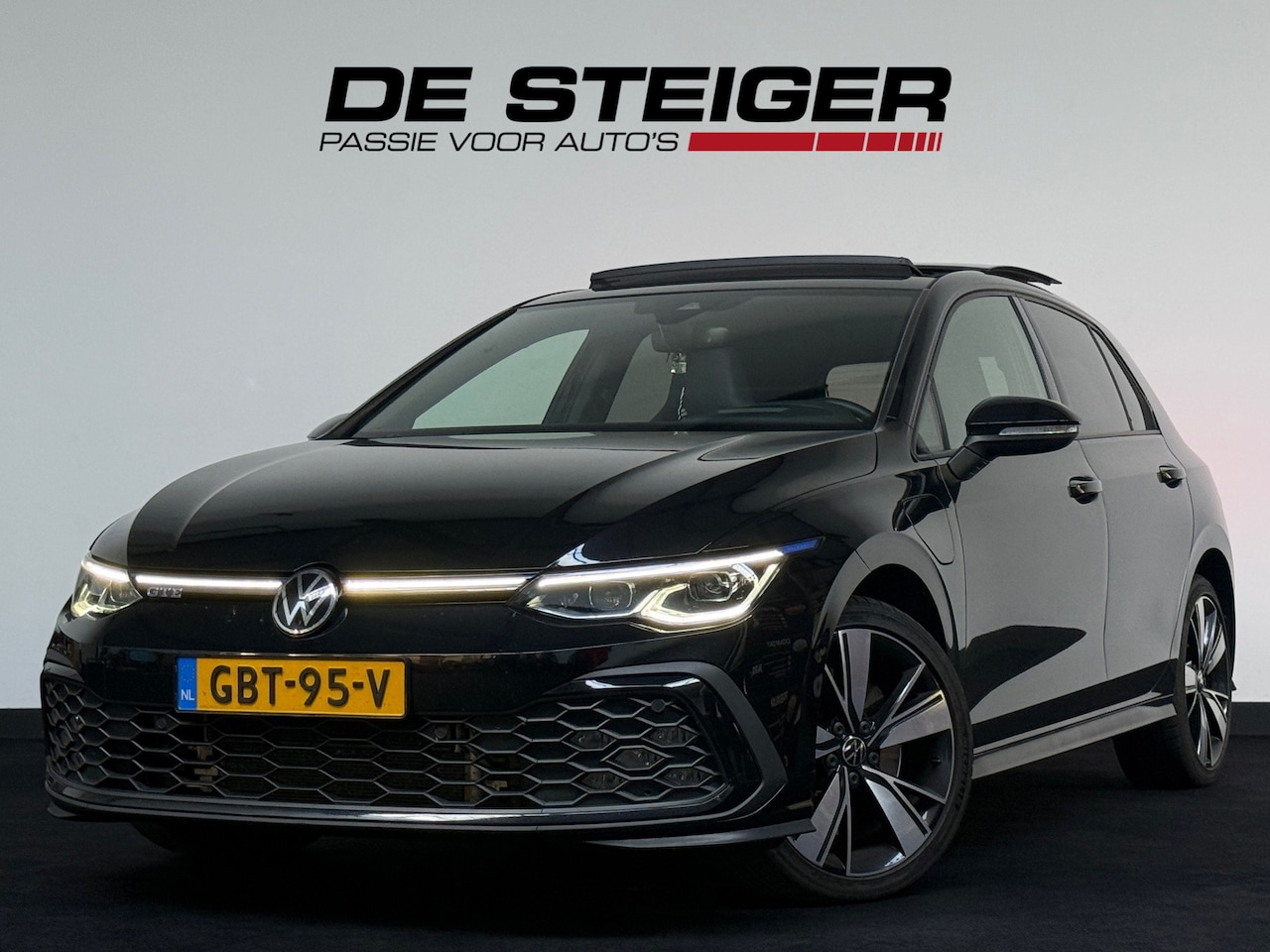 Volkswagen Golf - 1.4 eHybrid GTE ACC Pano Sfeer Camera Headup Keyless - AutoWereld.nl