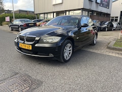 BMW 3-serie - 318i High Executive Nette goed rijdende 318i (LET OP: Motor rookt bij optrekken) Verder ee