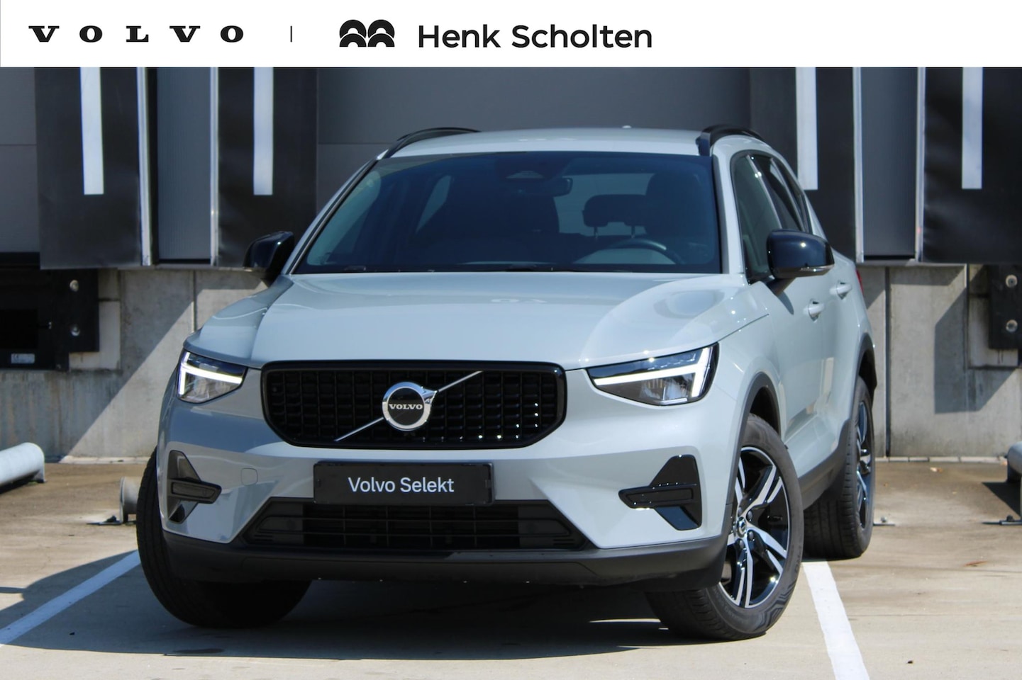 Volvo XC40 - B4 Plus Dark | Trekhaak | Verwarmbare voorstoelen en stuurwiel | Premium audio by Harman K - AutoWereld.nl