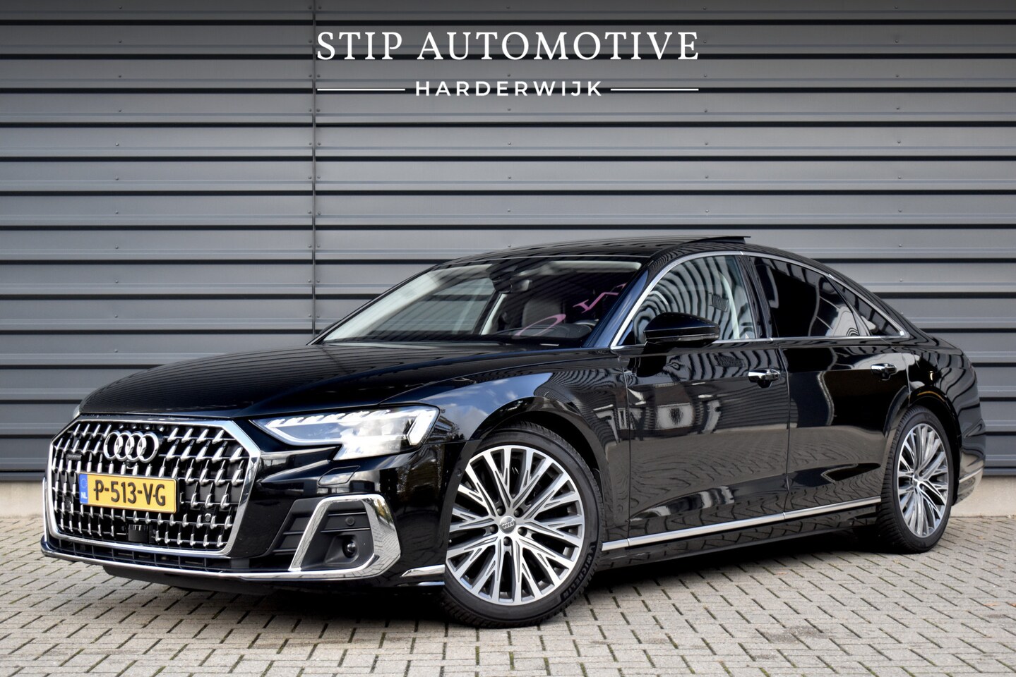 Audi A8 - 60 TFSI e Quattro | Panorama | DVD schermen | Massage | B&O | Matrix | Luchtvering | - AutoWereld.nl