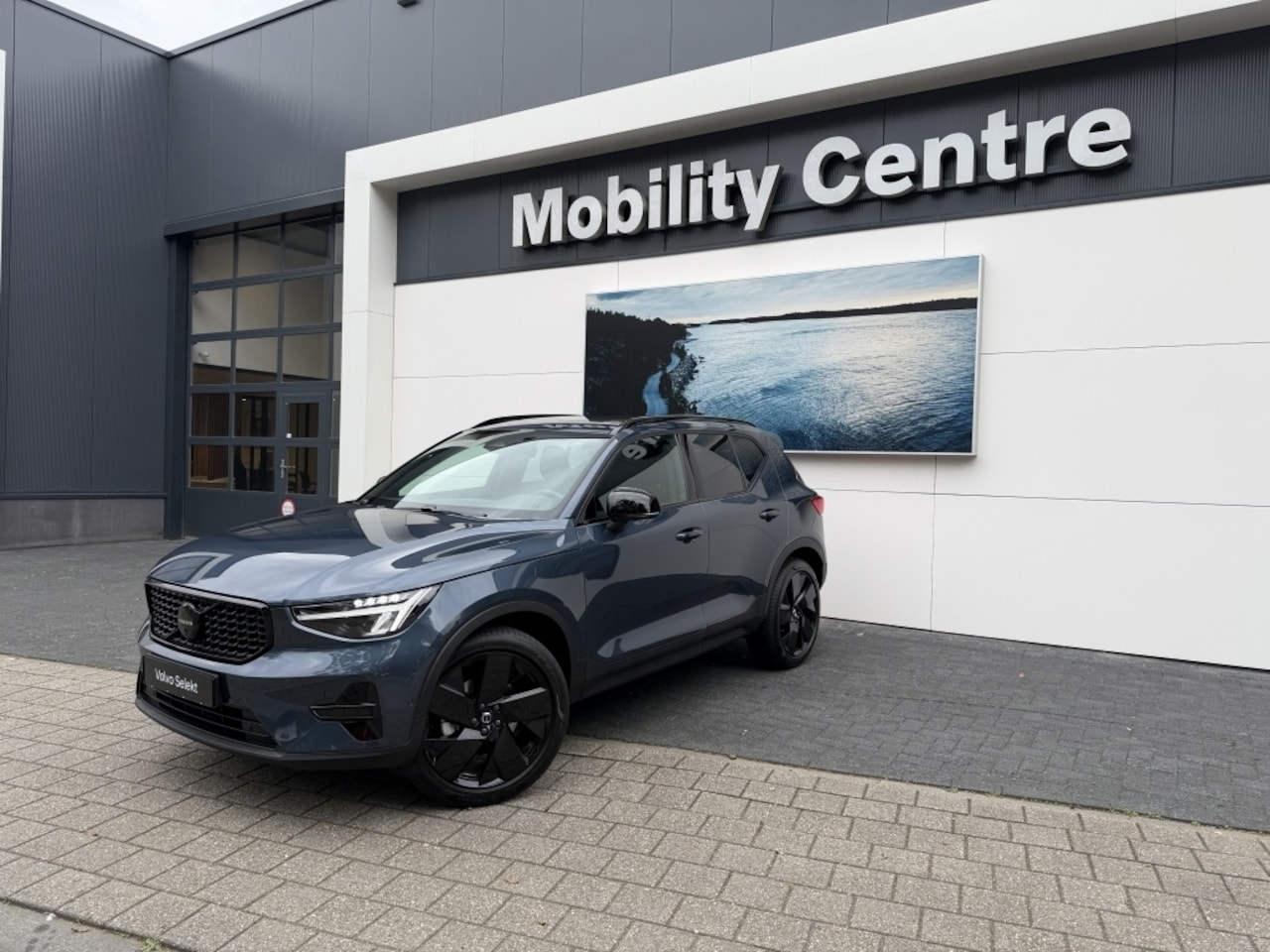 Volvo XC40 - B4 Plus Black Edition | Elektrisch bedienbare trekhaak | Harman & Kardon audio | 360-grade - AutoWereld.nl
