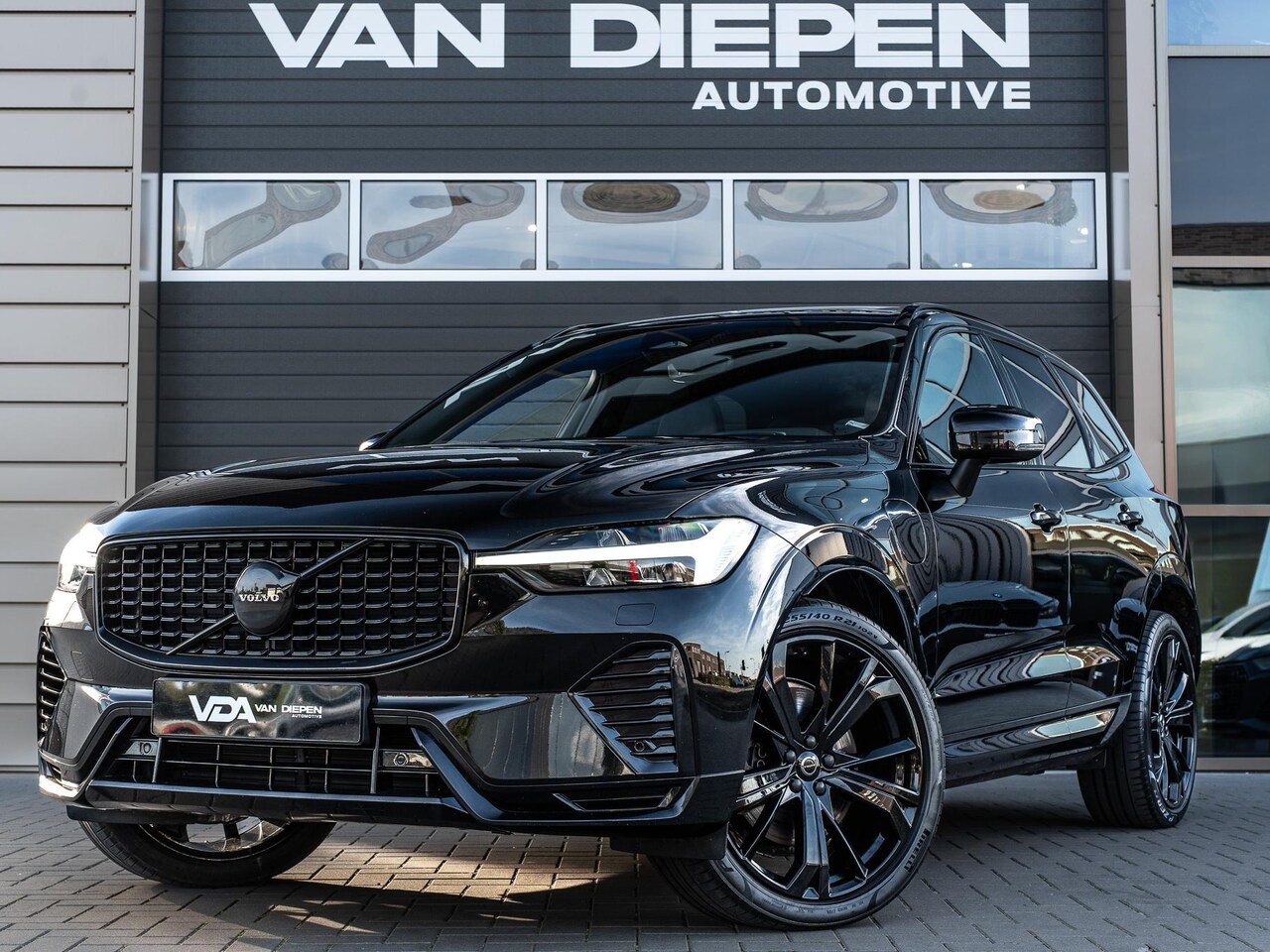 Volvo XC60 - 2.0 T6 Plug-in hybrid AWD Ultra Black Edition - R-Design l Pano l HUD l Memory - AutoWereld.nl