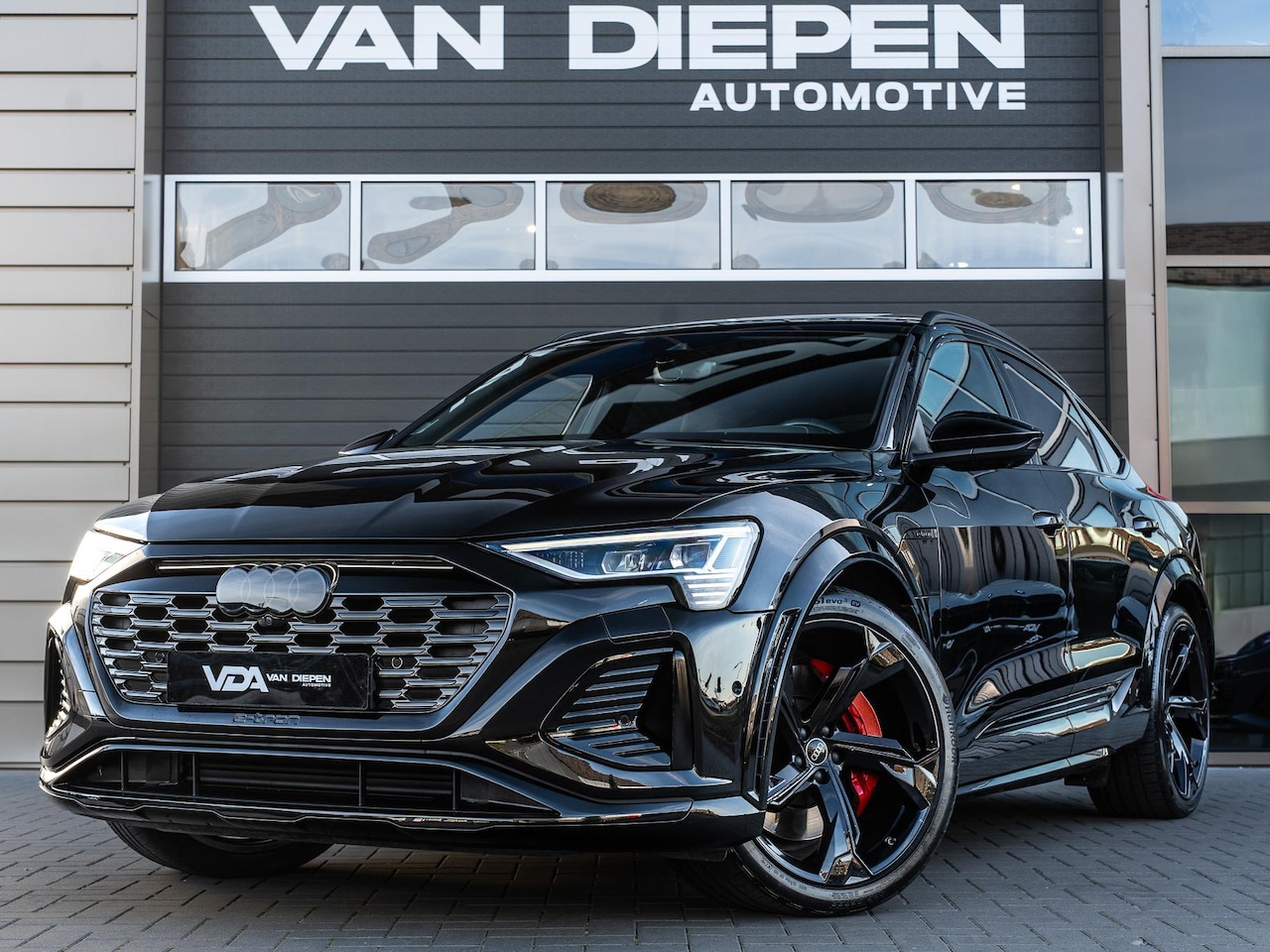 Audi Q8 Sportback e-tron - SQ8 S quattro 115 kWh - Pano l Matrix l B&O l RS seats - AutoWereld.nl