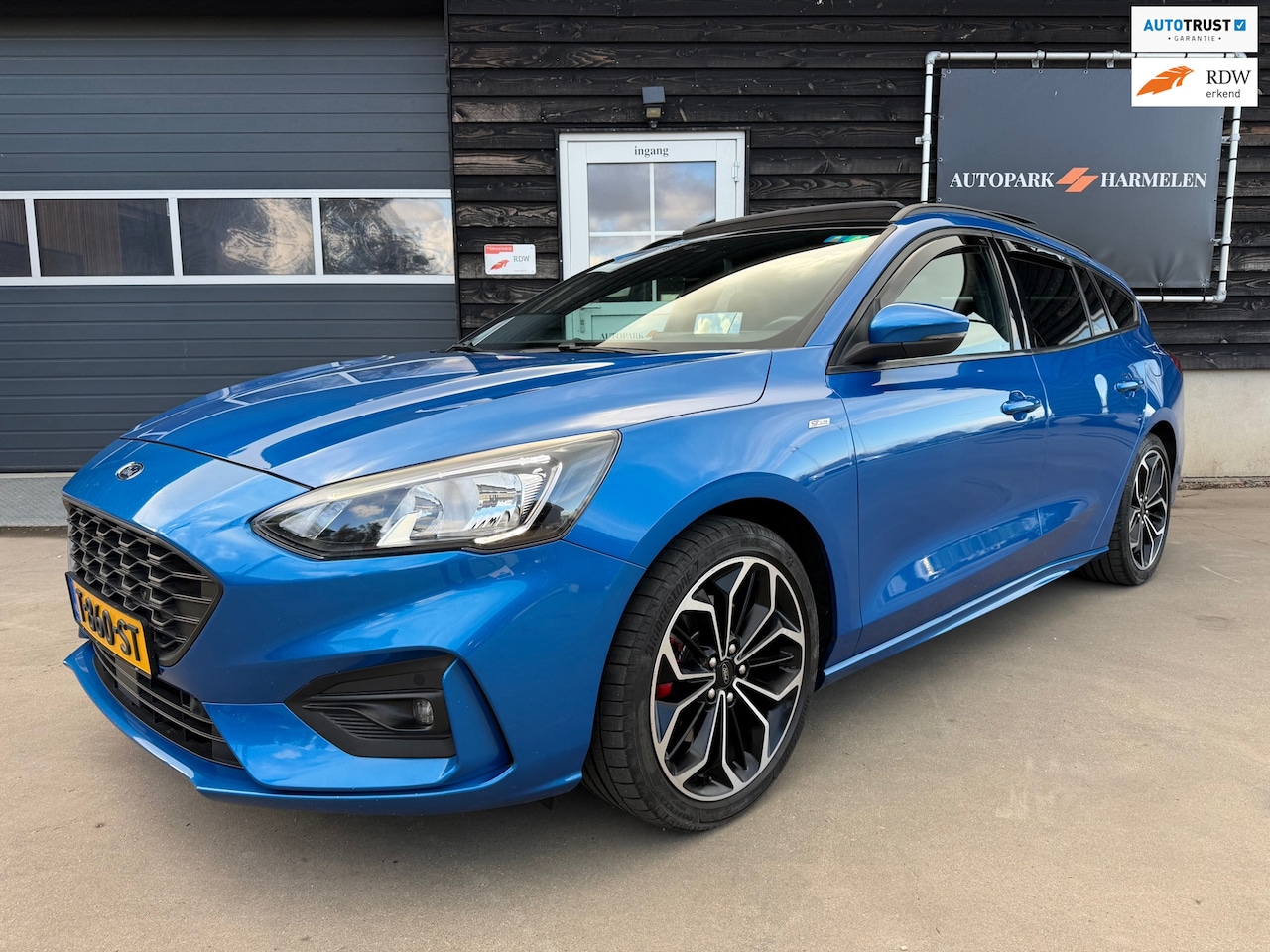 Ford Focus Wagon - 1.0 EcoBoost ST Line Pano B&O Trekhaak - AutoWereld.nl