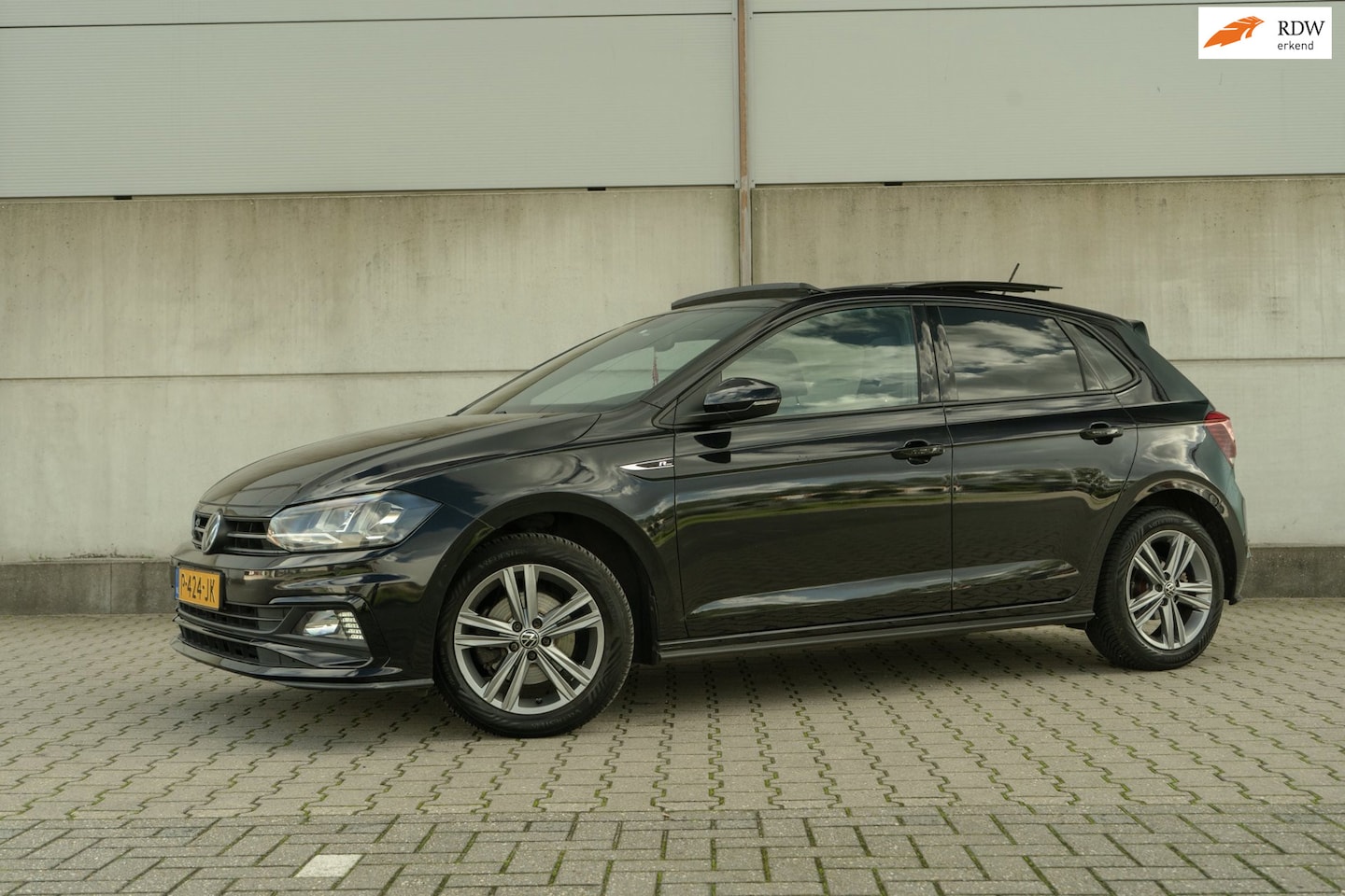 Volkswagen Polo - 1.0 TSI R-Line Business - pano - automaat - stoelverwarming - AutoWereld.nl