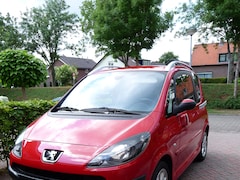 Peugeot 1007 - 1.6-16V Sporty