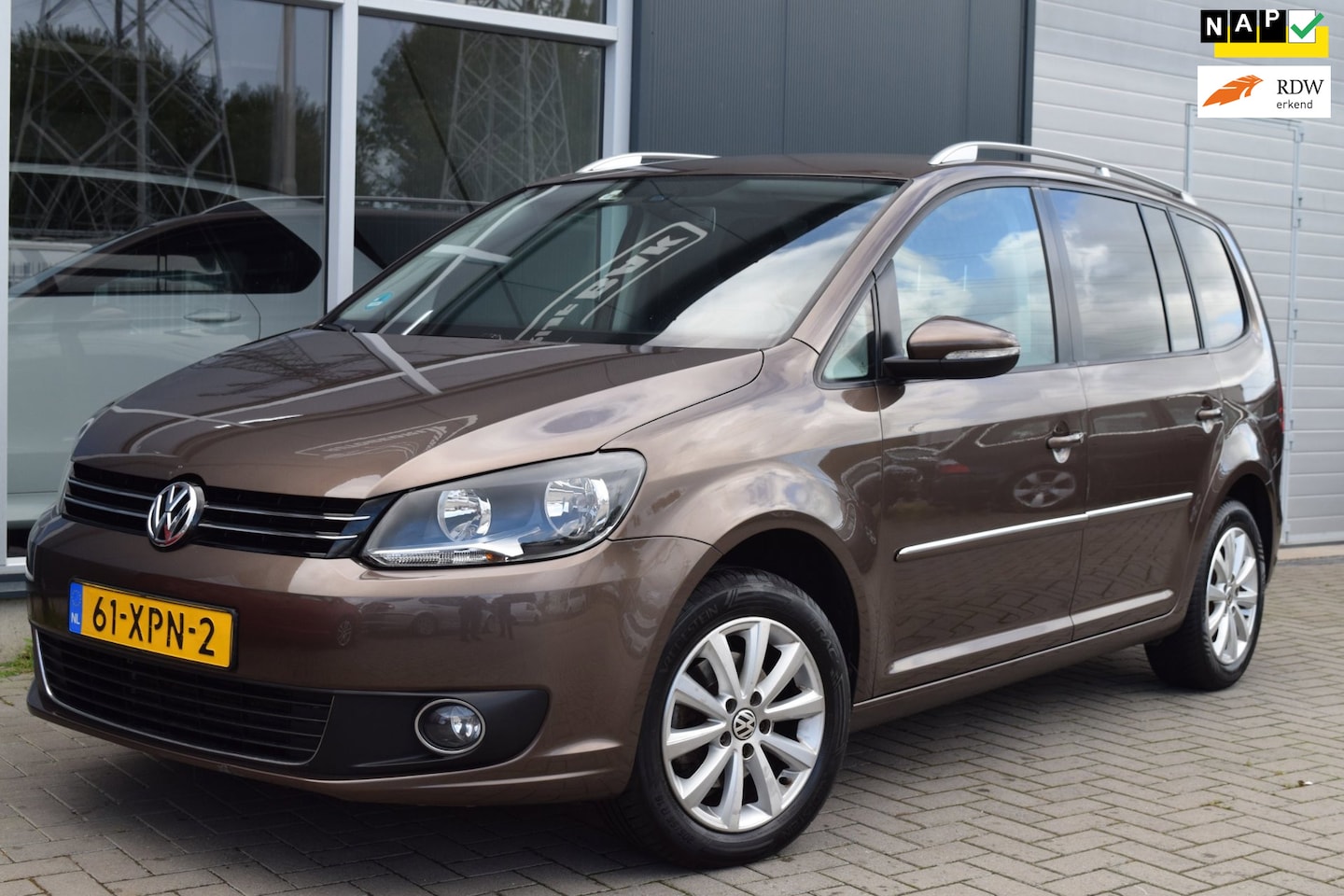 Volkswagen Touran - 1.2 TSI Highline BlueMotion | Clima | Cruise | NAP + APK 10-2027 - AutoWereld.nl