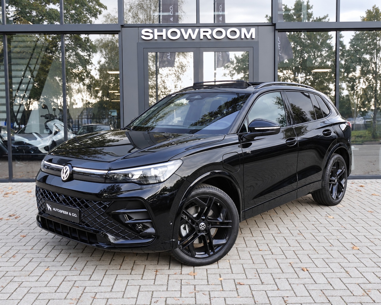 Volkswagen Tiguan - 1.5 eHybrid R-Line PANO H&K MASSAGE KEYLESS VOL - AutoWereld.nl