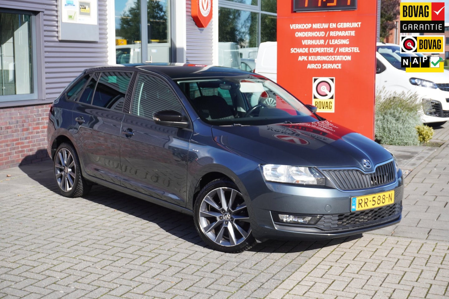 Skoda Rapid Spaceback - 1.0 TSI Greentech Drive / Pano / Trekhaak - AutoWereld.nl
