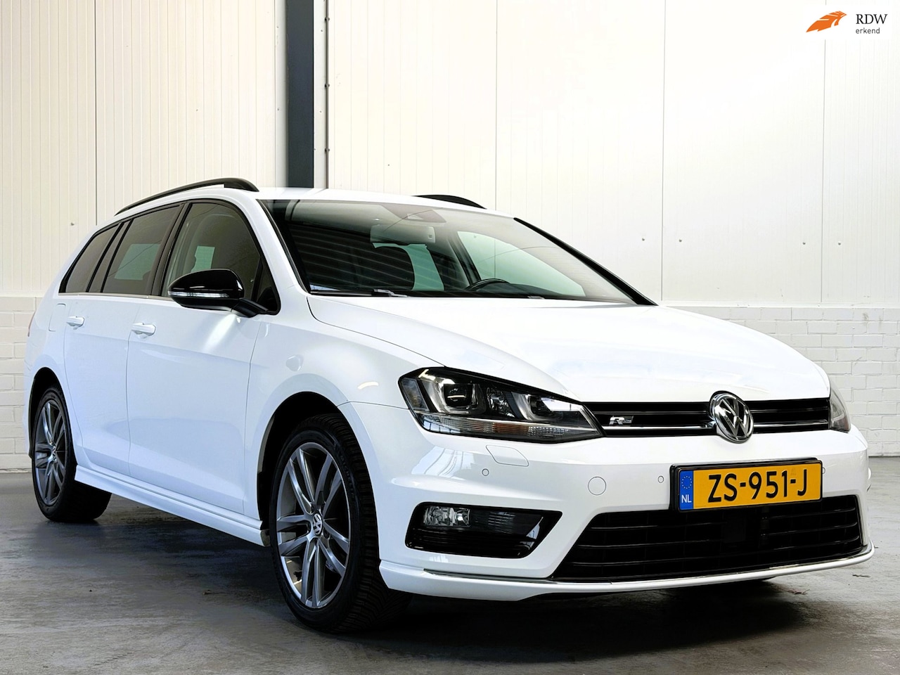 Volkswagen Golf Variant - 1.4 TSI R-Line|Stoel-Stuurverwarming|Dynaudio|Carplay|Camera|Keyless|Massage - AutoWereld.nl