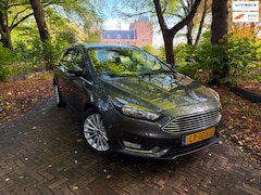 Ford Focus Wagon - 1.0 Titanium Edition | park sensor | trekhaak | stoel verwarming | org NL