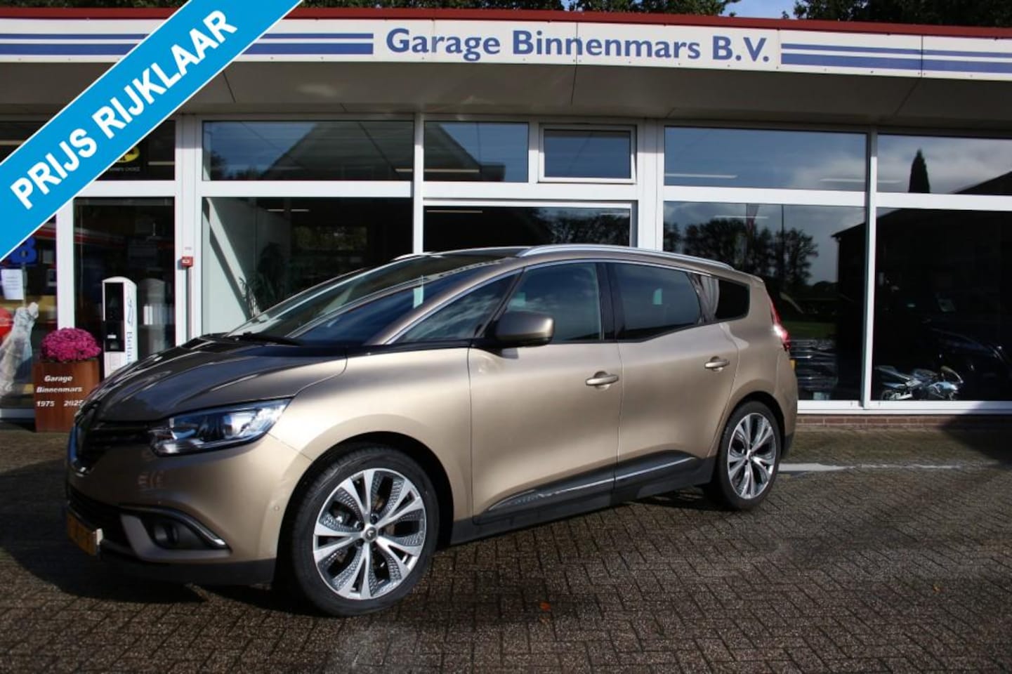 Renault Grand Scénic - 1.2 TCe Intens 7p. Trekhaak, Halfleer, Nieuwe distributie ketting - AutoWereld.nl