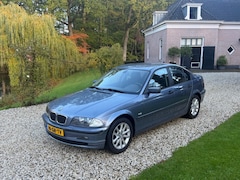 BMW 3-serie - 318i Executive Automaat NL-auto Airco - Trekhaak #RIJKLAAR