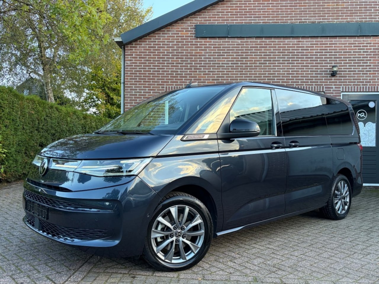 Volkswagen Multivan - 1.4 eHybrid L2 ENERGETIC LEER IQLIGHT PANO - AutoWereld.nl