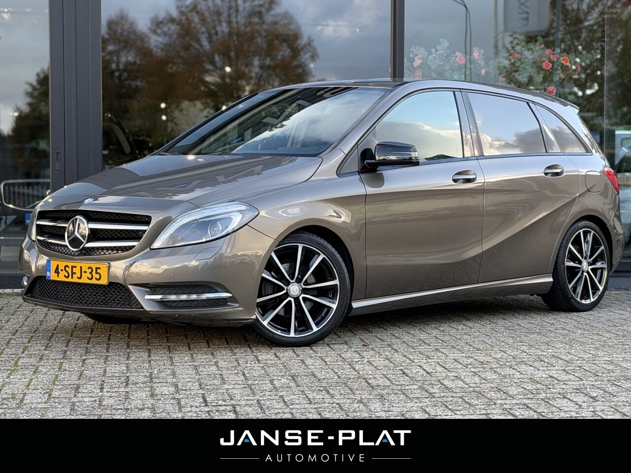 Mercedes-Benz B-klasse - 180 Ambition Night Trekhaak | Navi | Xenon | - AutoWereld.nl
