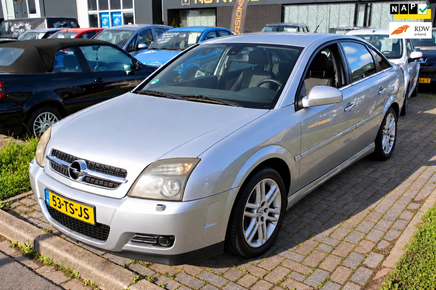 Opel Vectra GTS - 1.8-16V Elegance NAV Climate Cruise Leder/stof 17" LMV NAP APK - AutoWereld.nl