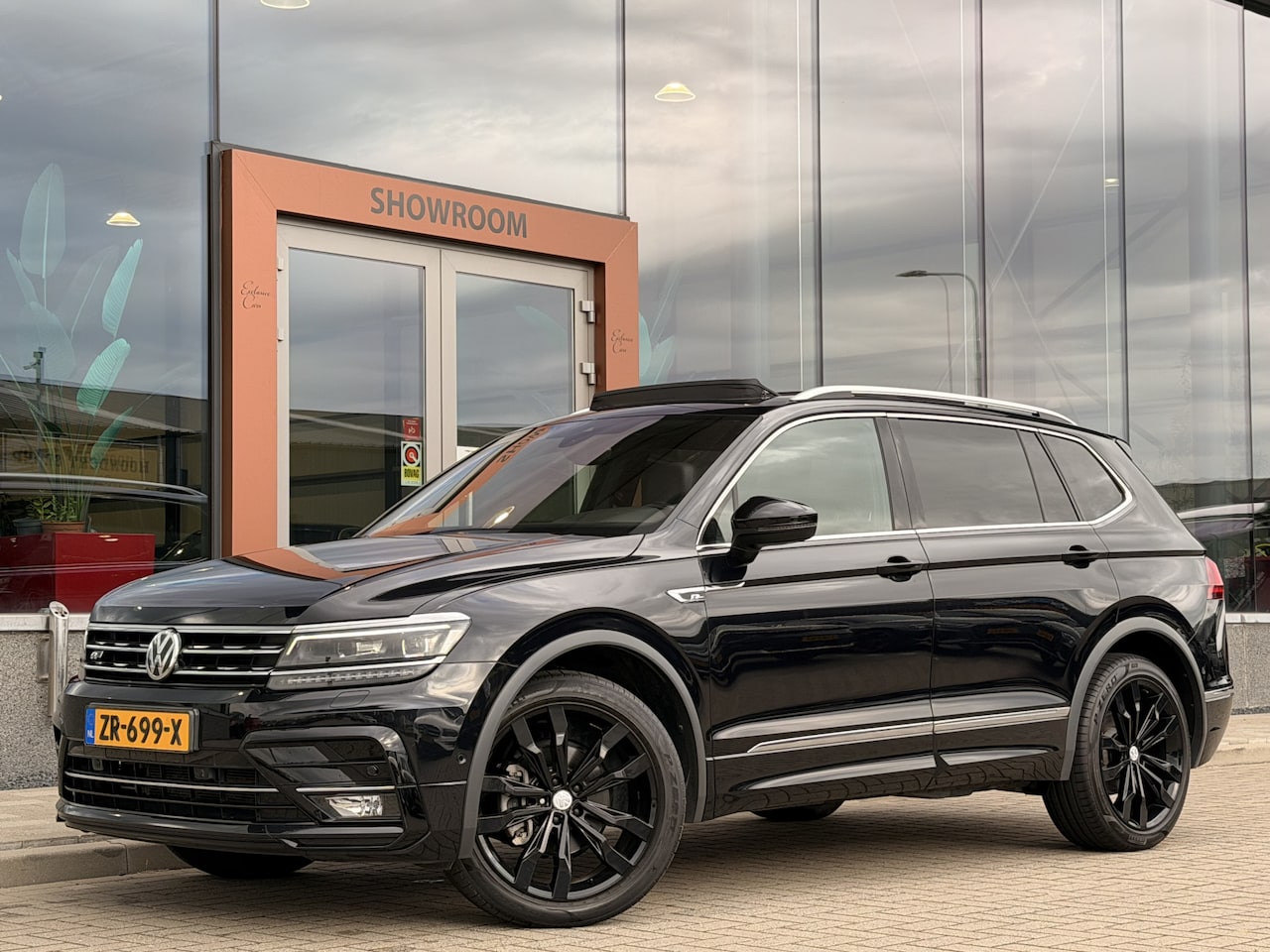 Volkswagen Tiguan Allspace - 1.5 TSI Highline R-Line 7 persoons | Pano | ACC | Elek. Trekhaak | Stoelverwarming | Voorr - AutoWereld.nl