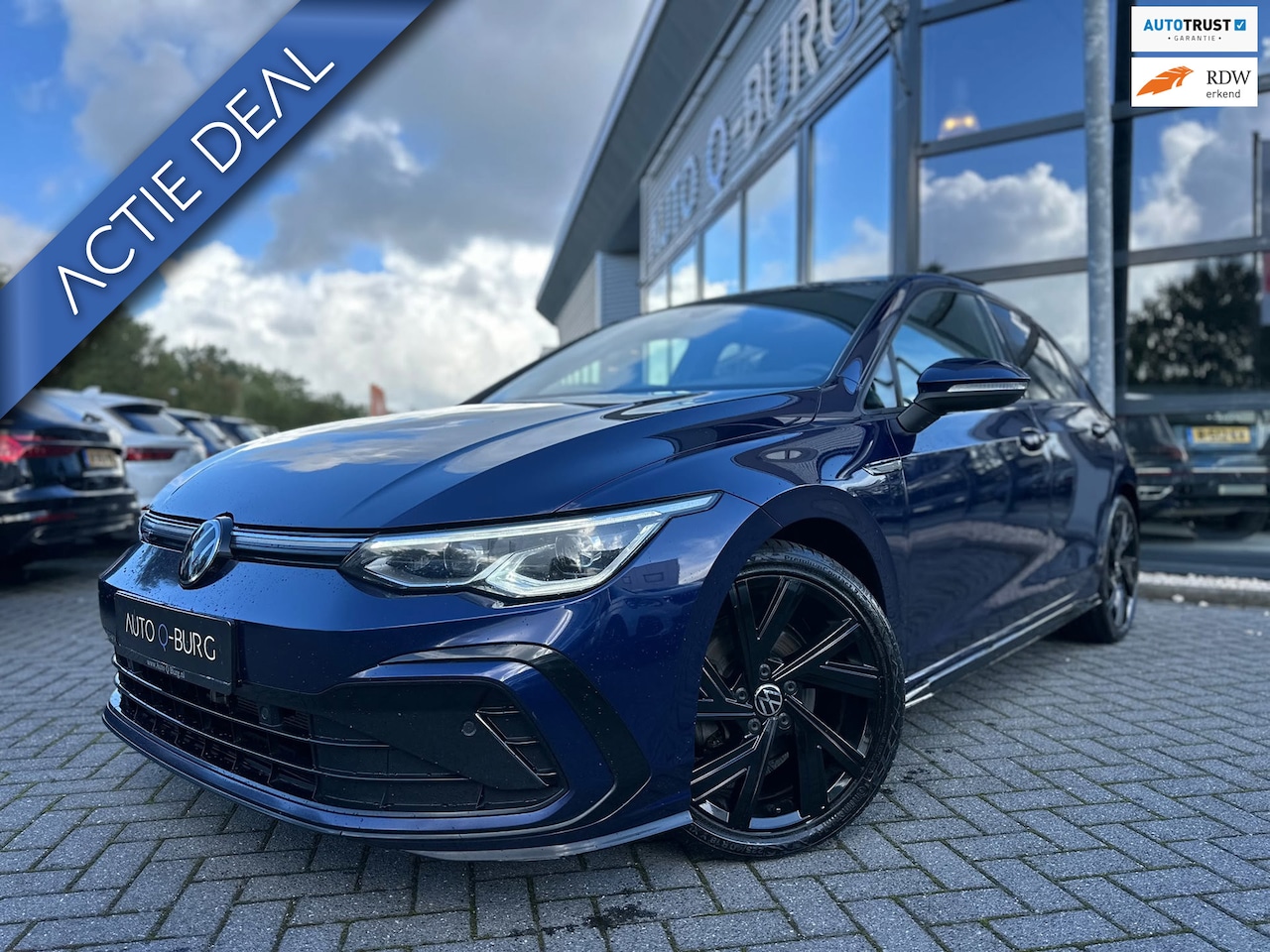 Volkswagen Golf - 1.5 eTSI R-Line Business | Automaat | Pano | Blind spot | LED | Camera | PDC | Half leder - AutoWereld.nl