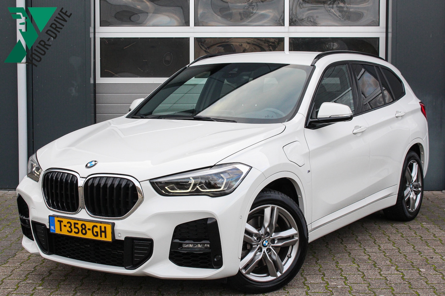 BMW X1 - XDrive25e High Executive M-Sport | 12 Mnd. Garantie & SOH 88% | Nette en zeer complete X1 - AutoWereld.nl
