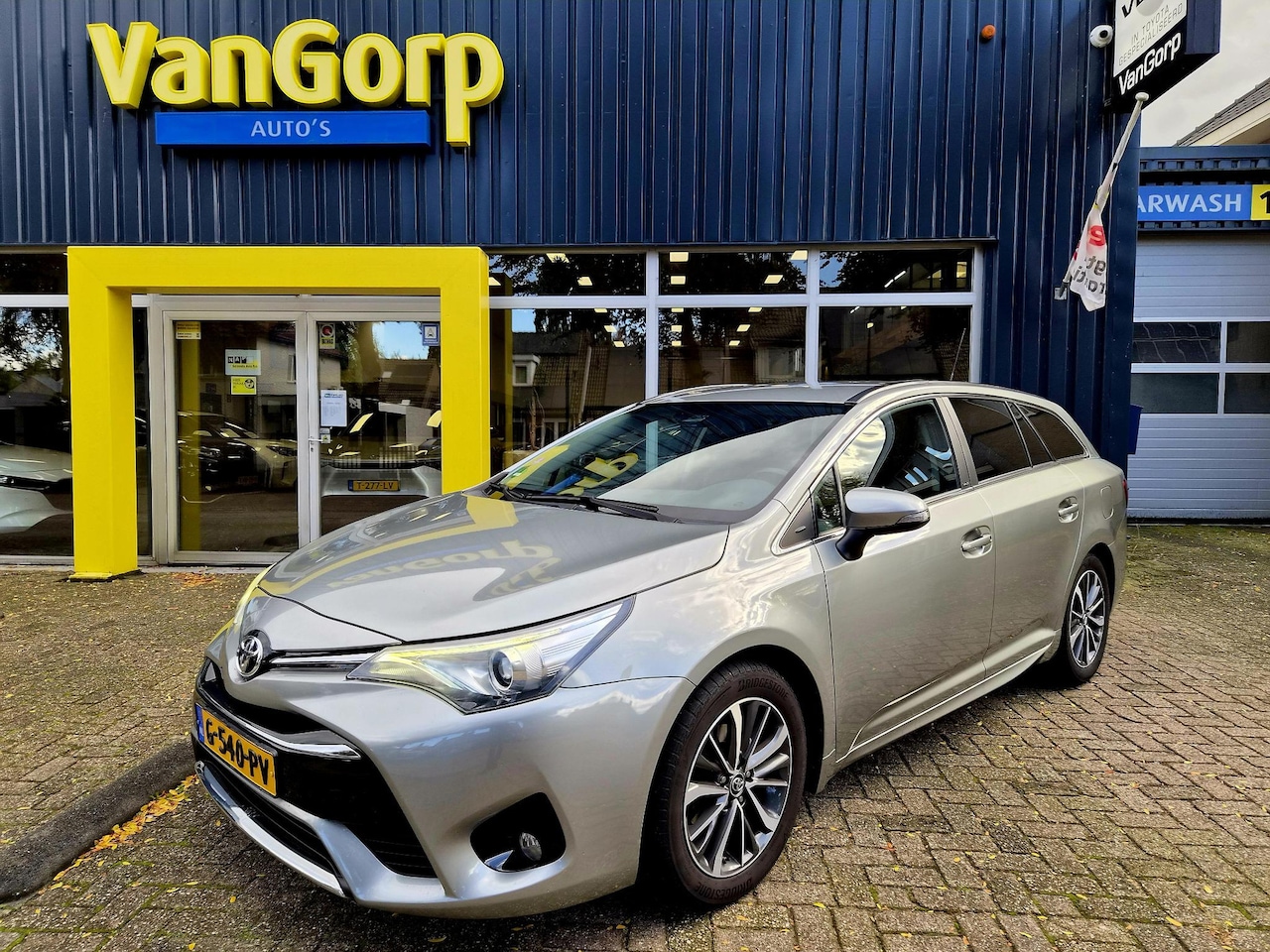 Toyota Avensis Touring Sports - 1.8 VVT-i Dynamic All-in prijs! - AutoWereld.nl