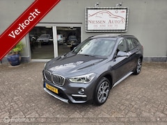 BMW X1 - sDrive20i Orange Edition HUD/Pano/Leder/LED/Camera