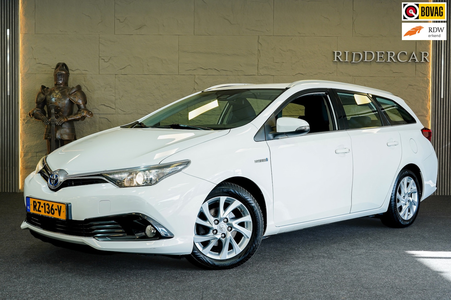 Toyota Auris - 1.8 Hybrid Dynamic|GARANTIE|NAVI|CRUISE|VELGEN|CAMERA|BLUETOOTH - AutoWereld.nl