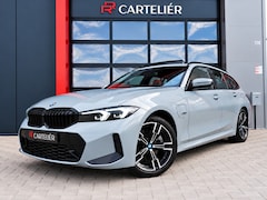 BMW 3-serie Touring - 330e M-Sport Brooklyn Grau | Pano | Leder | Head-Up | Camera | Carplay | Digital Dash | Co