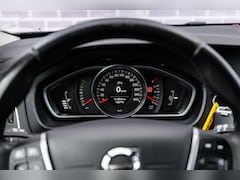 Volvo V40 - 2.0 T3 Edition+ | Trekhaak | Achteruitrijcamera | Parkeersensoren | High Performance Audio