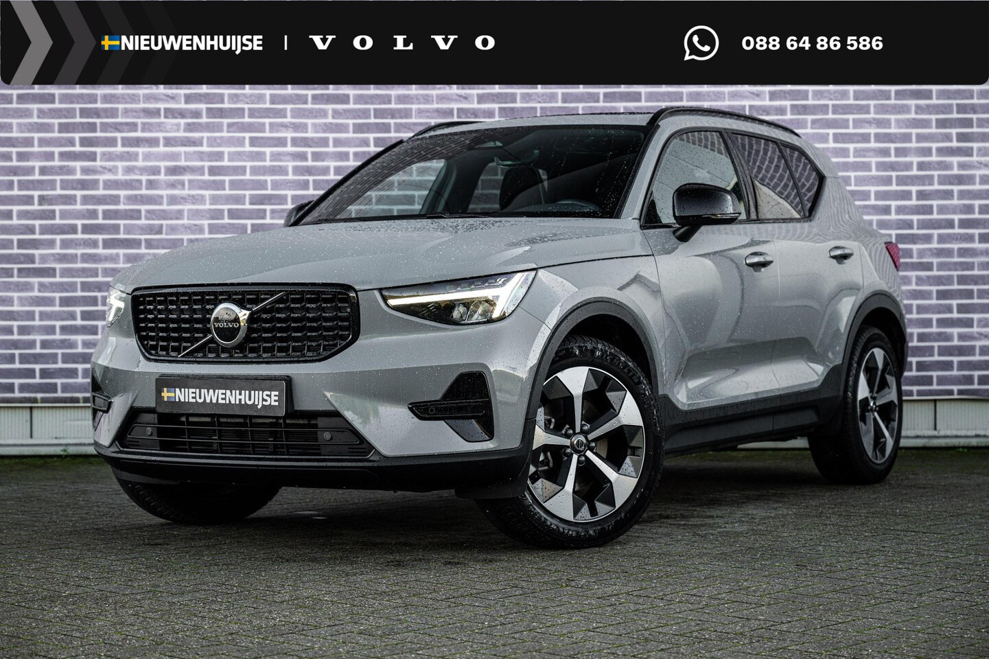 Volvo XC40 - 2.0 B4 Plus Dark | Trekhaak | Panoramadak | Harman Kardon Audio | All Season Banden | Acht - AutoWereld.nl