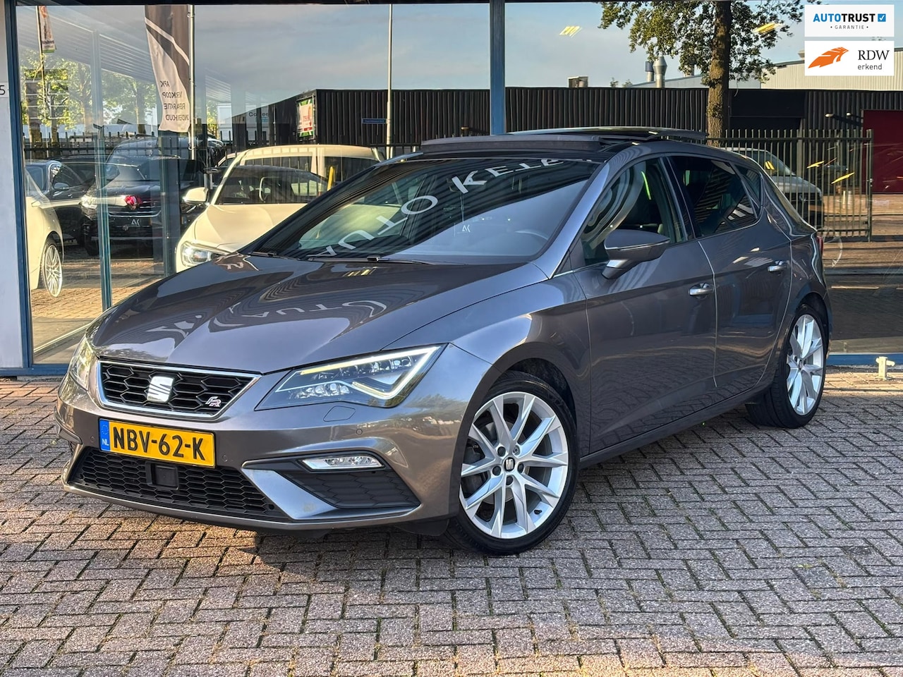 SEAT Leon - 1.4 EcoTSI FR|Pano|Alcantara|LED|DAB+|Seat Sound - AutoWereld.nl
