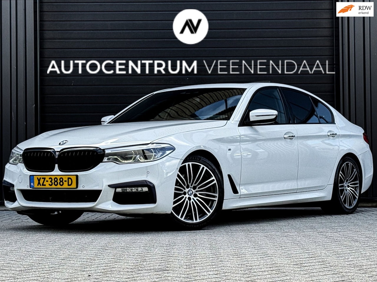BMW 5-serie - 520i High Executive M-SPORT 4.W STURING/PANO/SFEER/TREKHAAK/CARPLAY/STUURVERWARMING - AutoWereld.nl