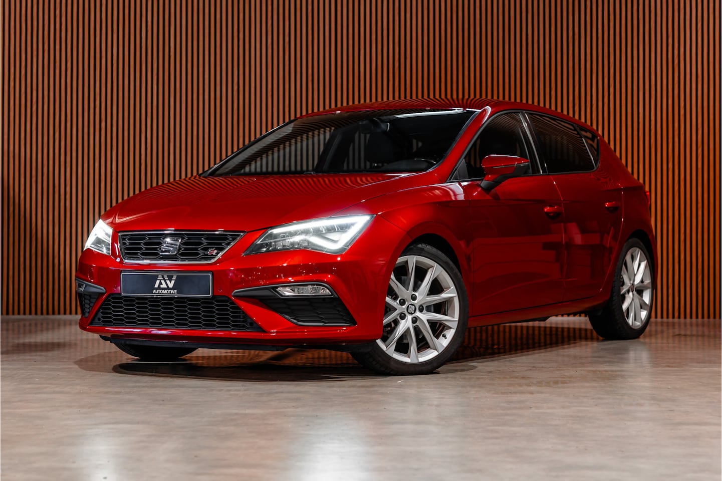 SEAT Leon ST - 1.4 EcoTSI 150 PK FR | Camera | Bi-Xenon | CarPlay | Lederen bekleding | PDC | Cruise cont - AutoWereld.nl