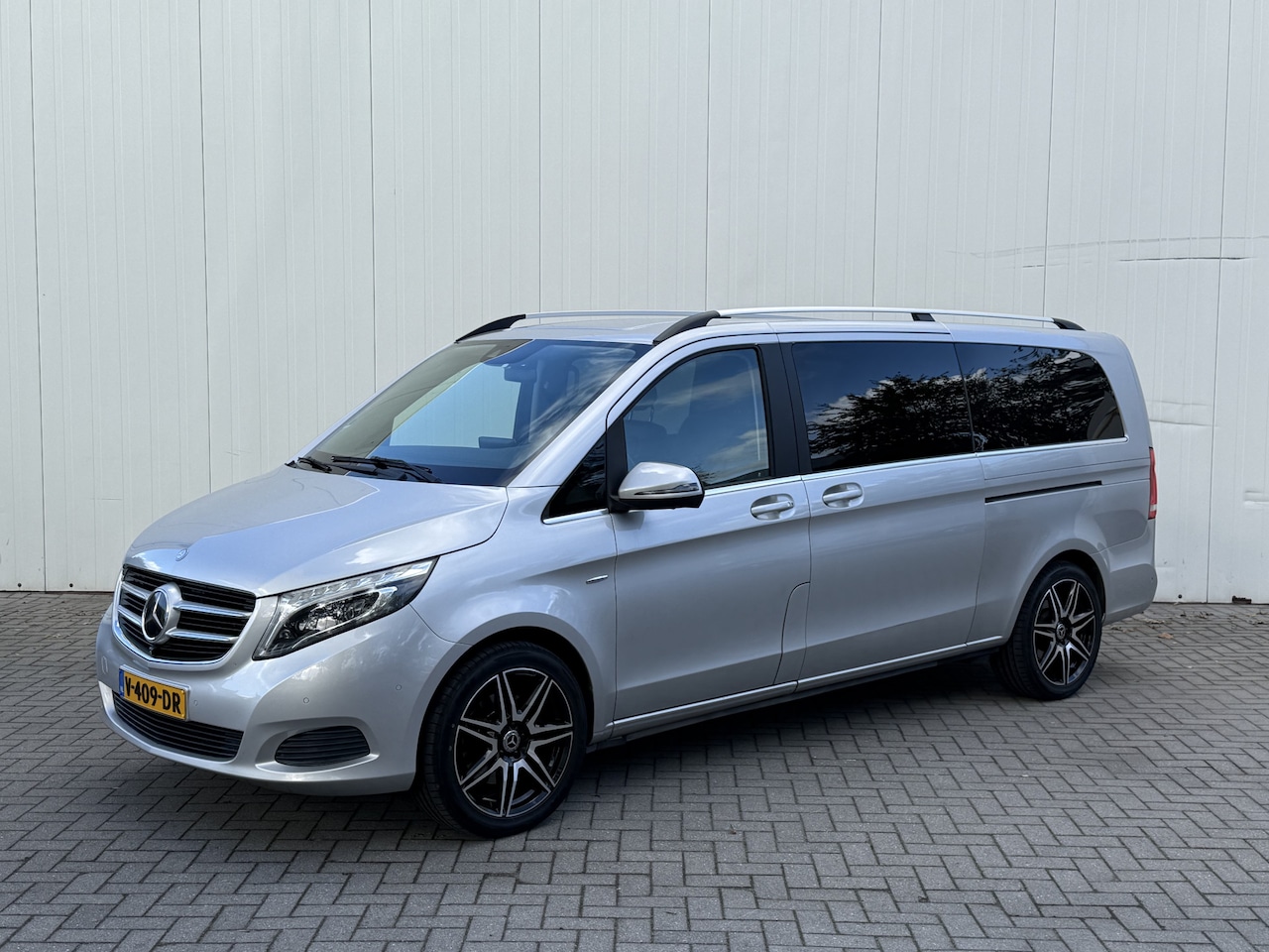 Mercedes-Benz V-klasse - 250d 4-MATIC Extra Lang DC Avantgarde Edition - Luchtvering - Leder - 360Camera - Burmeste - AutoWereld.nl
