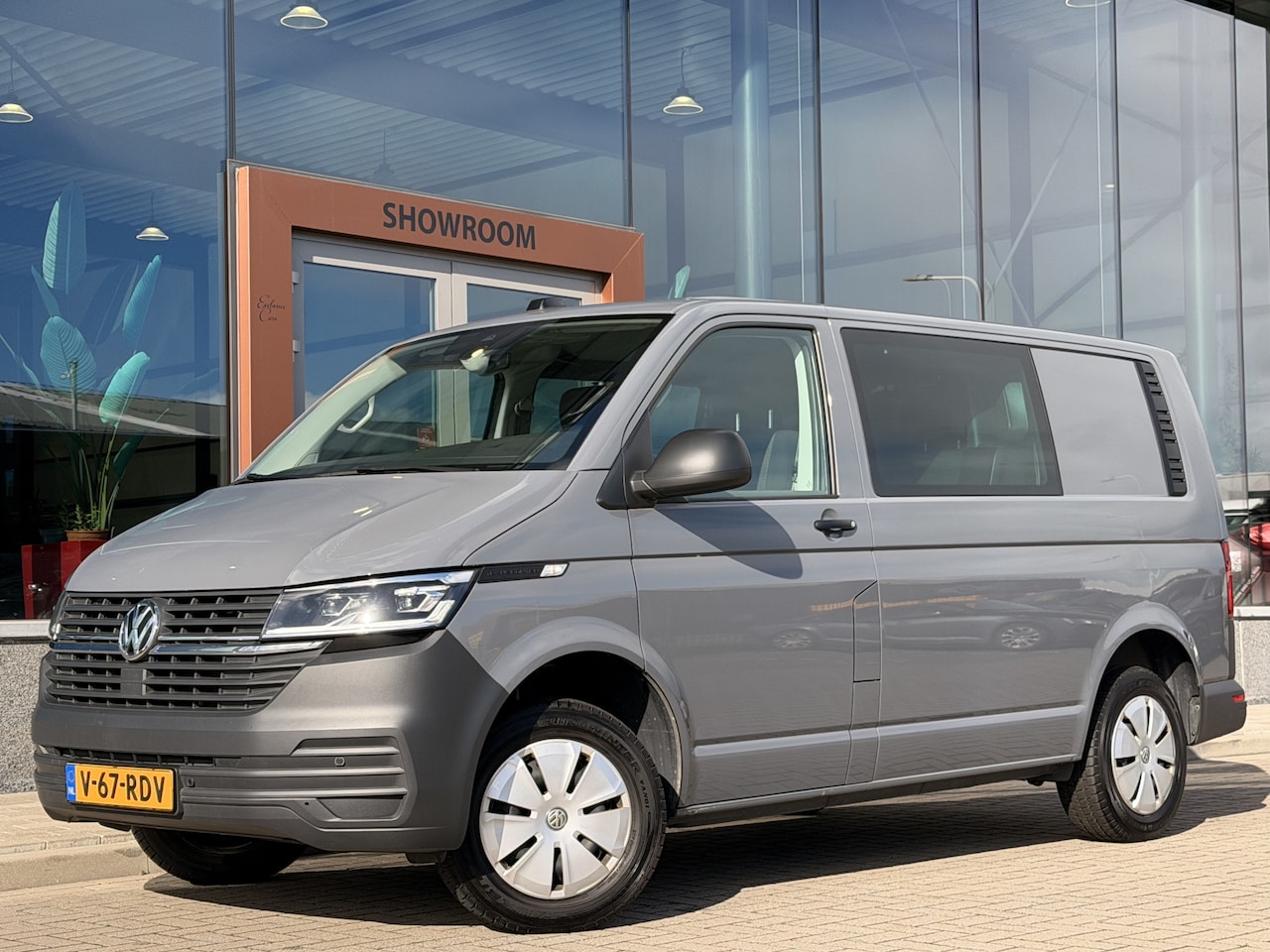 Volkswagen Transporter - 2.0 TDI L1H1 28 | ACC | Dubbele Cabine | Stoelverwarming | Apple Carplay | Afn. Trekhaak | - AutoWereld.nl
